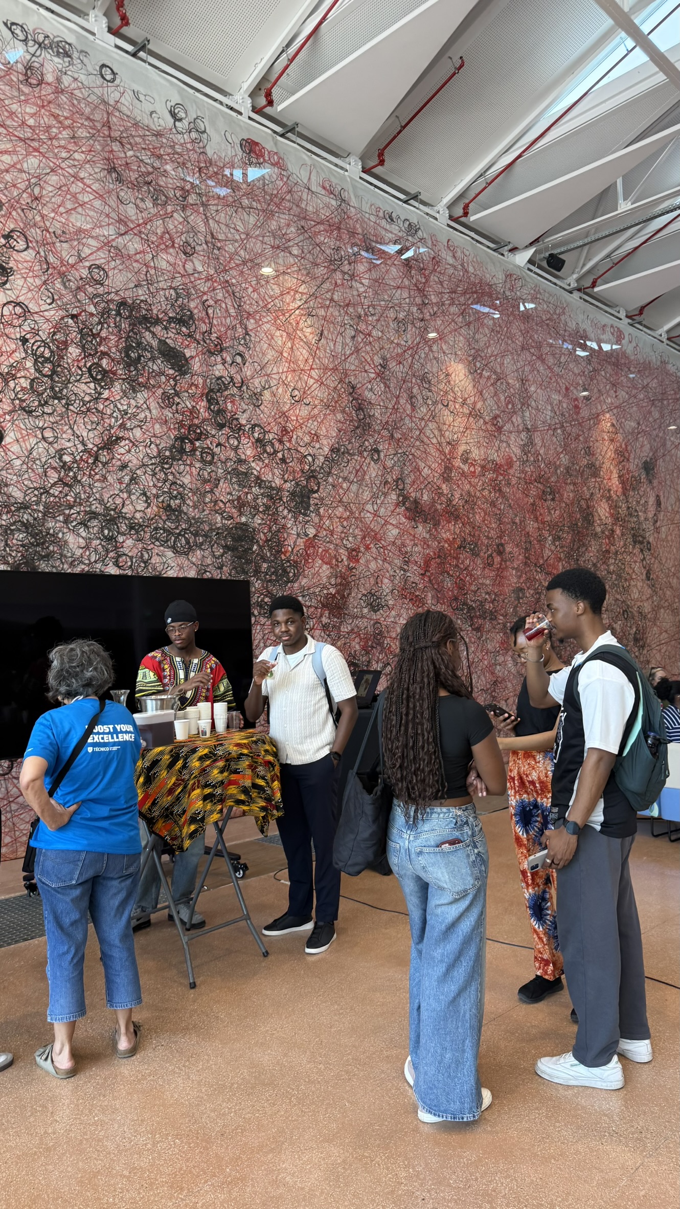 Exposição cultural apresentada durante o Dia de África do NEAIST