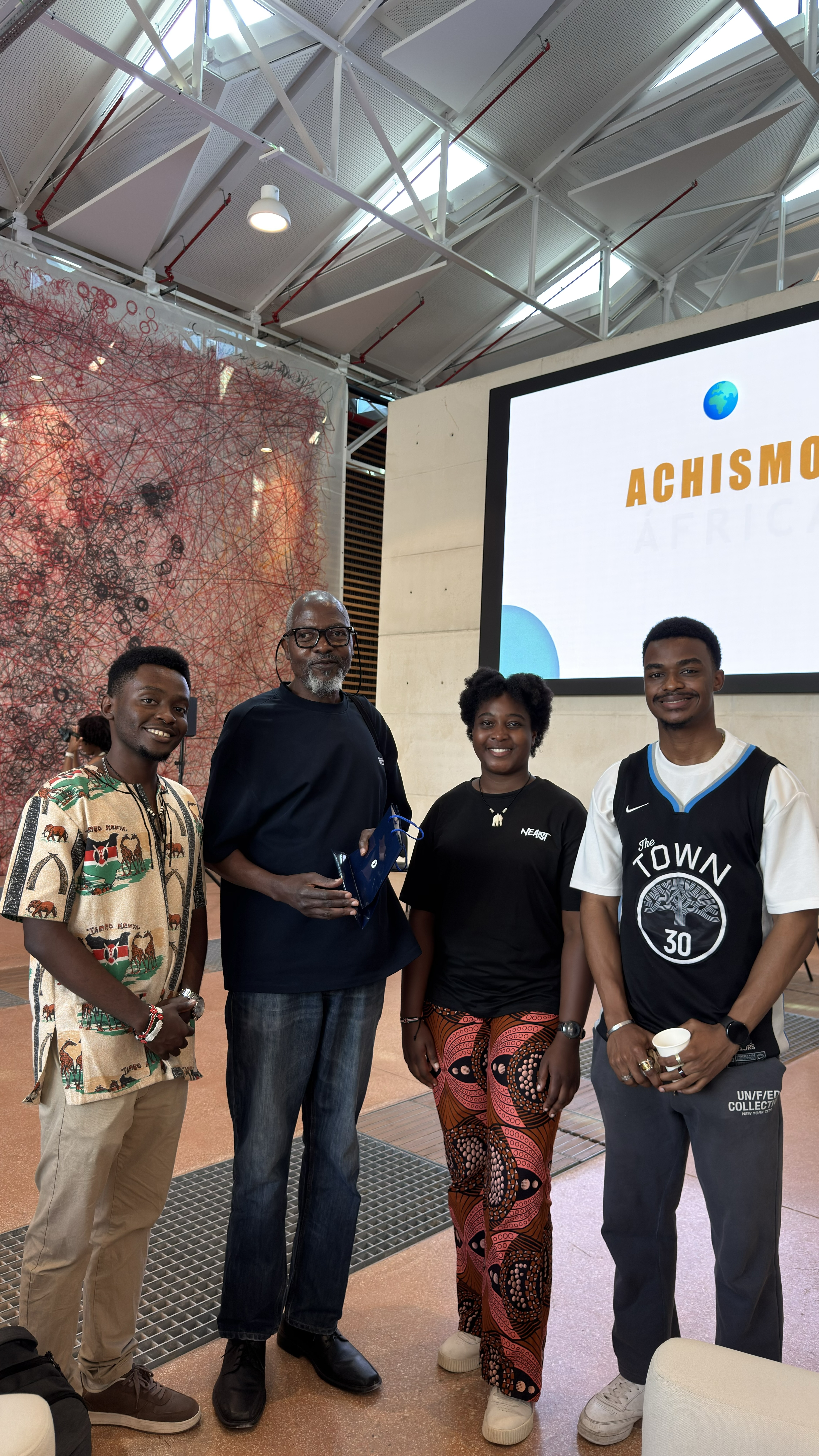 Convidados e organizadores no Dia de África do NEAIST