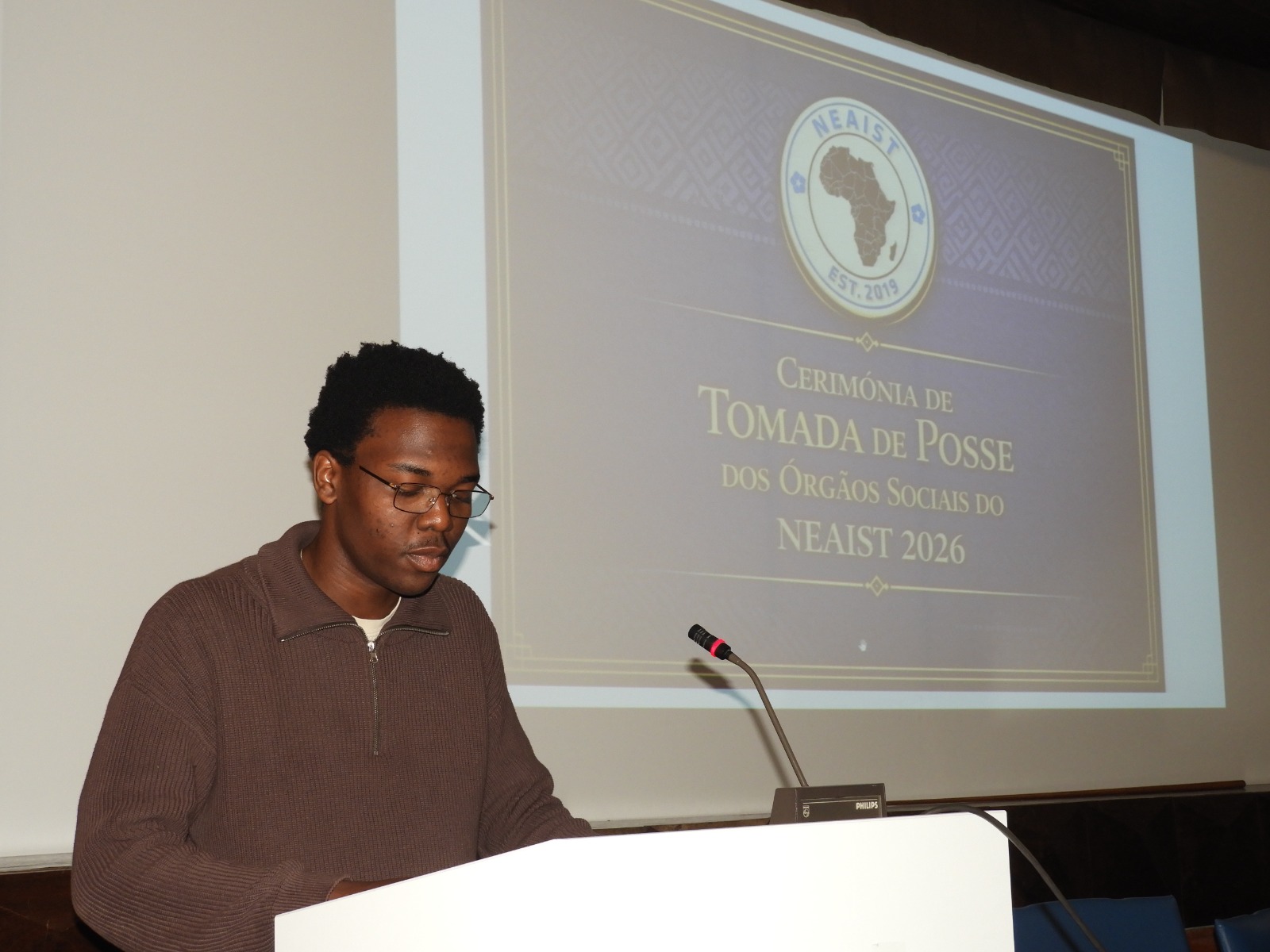 Fotografia de grupo da tomada de posse do NEAIST